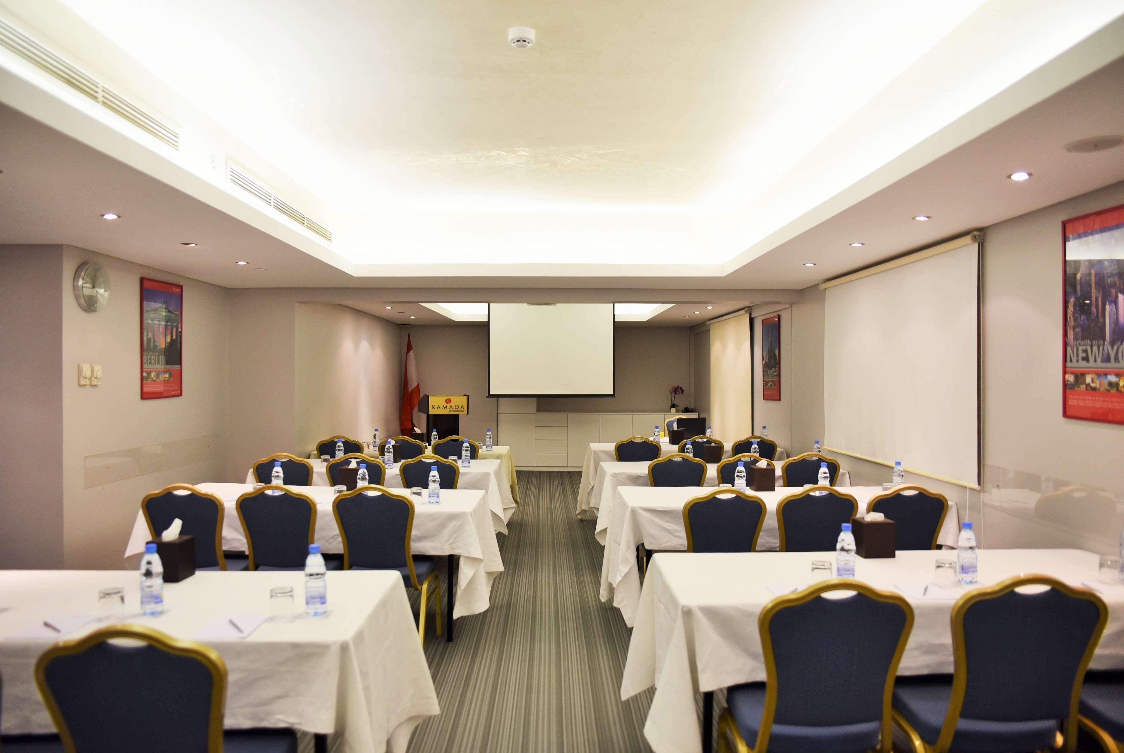 Hotel Ramada By Wyndham Downtown 4*