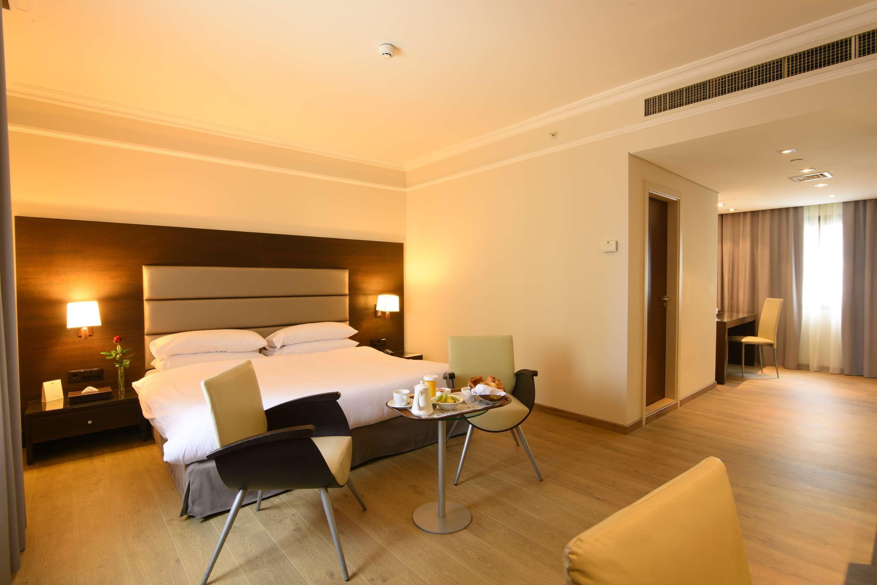Hotel Ramada By Wyndham Downtown 4*