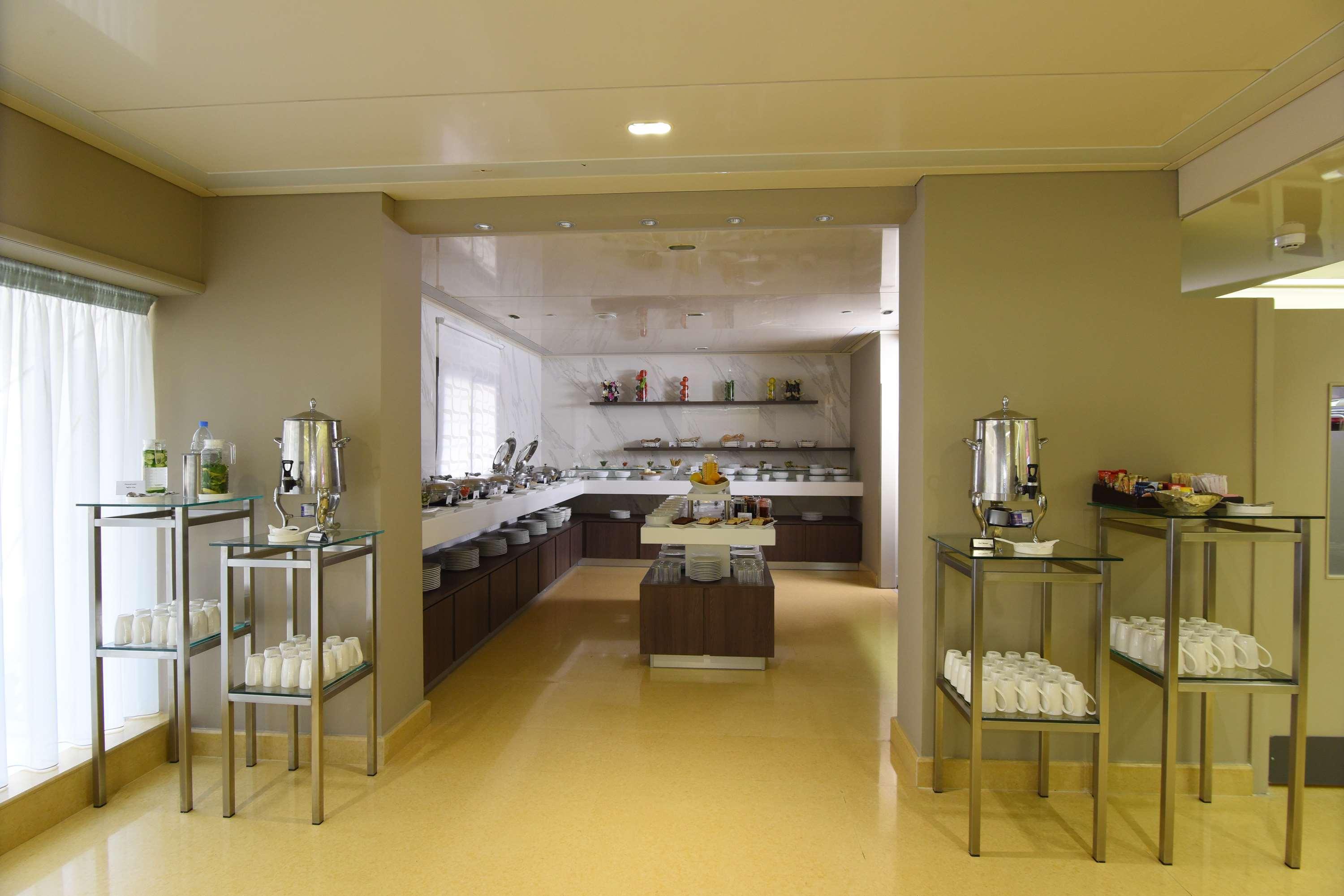 Hotel Ramada By Wyndham Downtown 4*