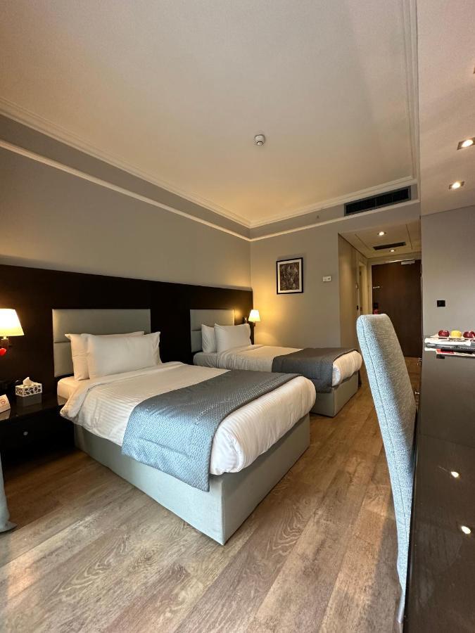 Hotel Ramada By Wyndham Downtown 4*