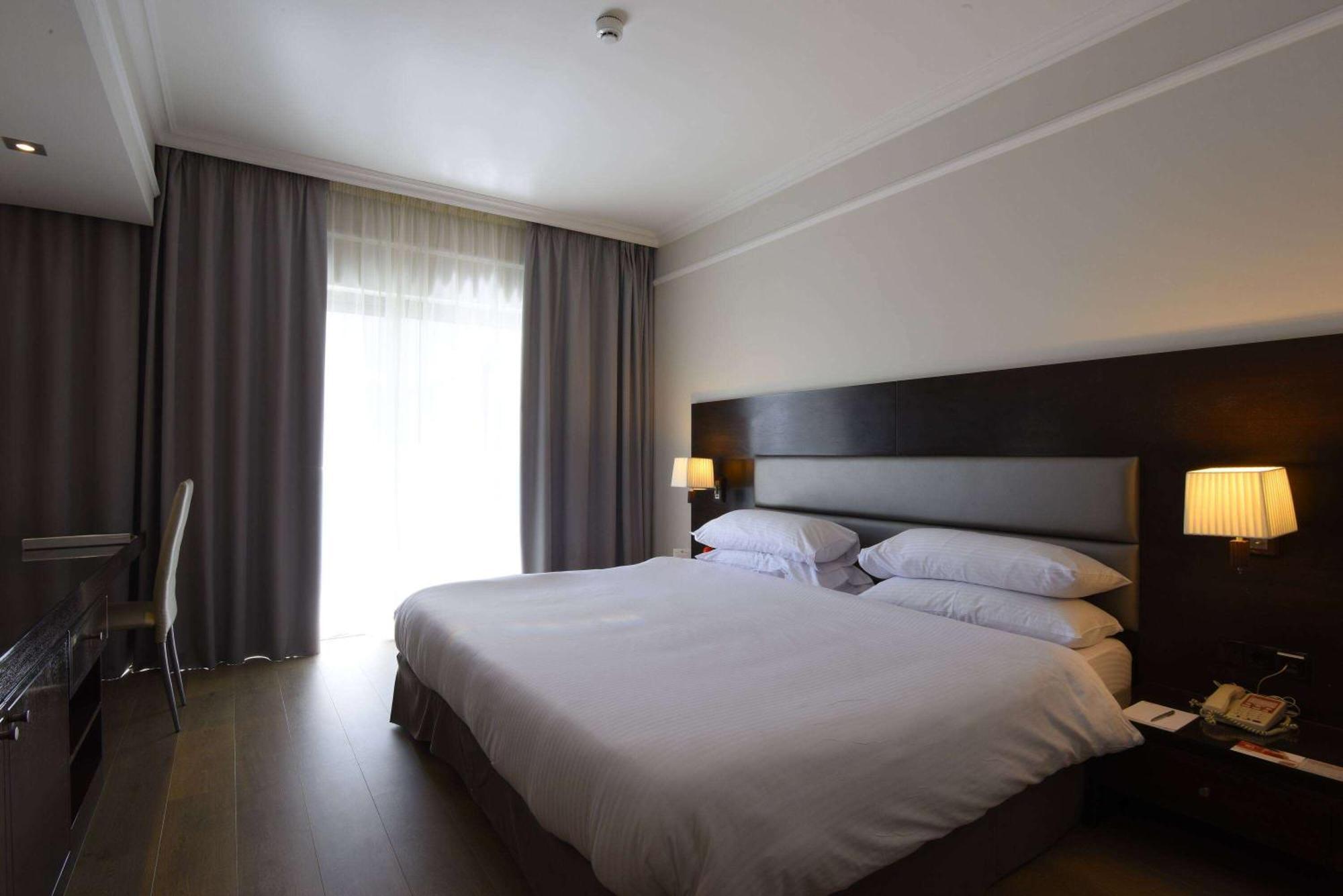 Ramada By Wyndham Downtown 4*