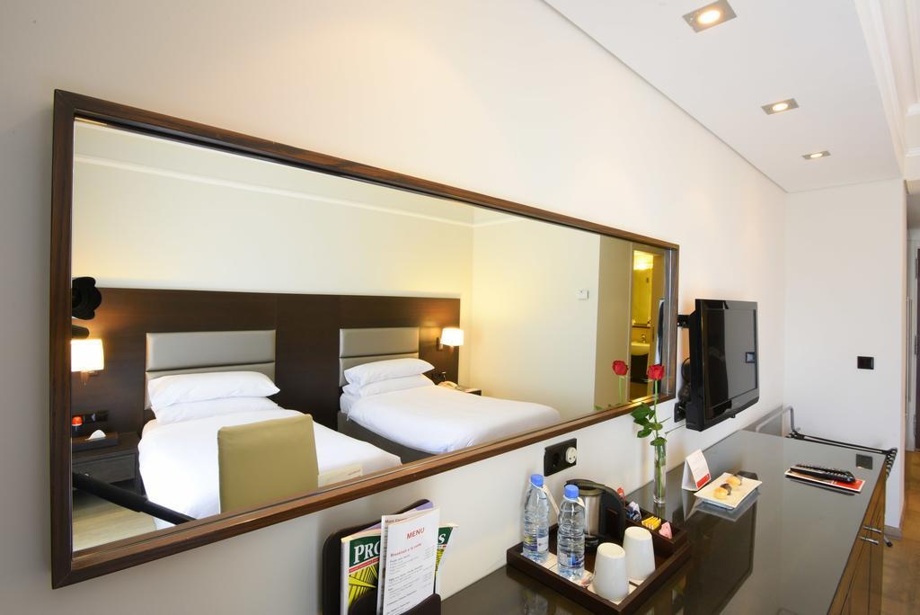Ramada By Wyndham Downtown Hotel 4*
