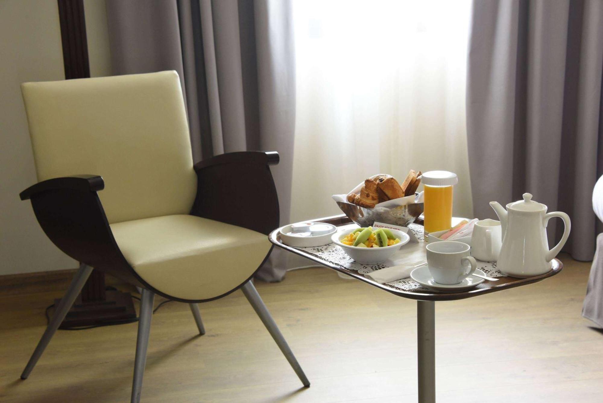 Hotel Ramada By Wyndham Downtown 4*